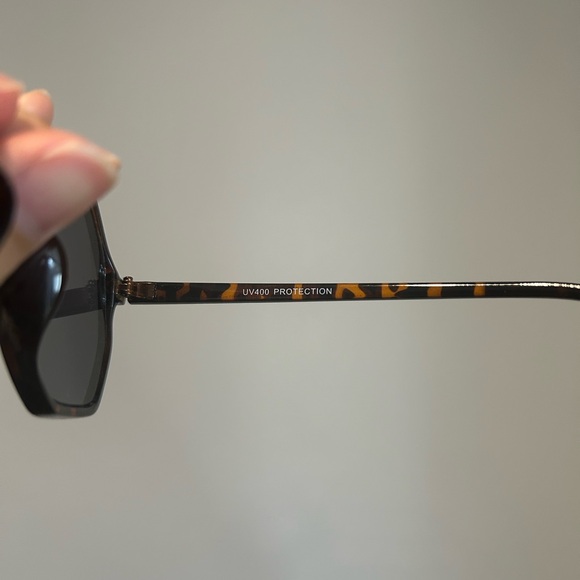 Hexagonal Tortoise Shell Sunglasses - Picture 3 of 3